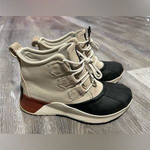 SOREL Women's Out N About III Classic Boots | Size: 6 women’s